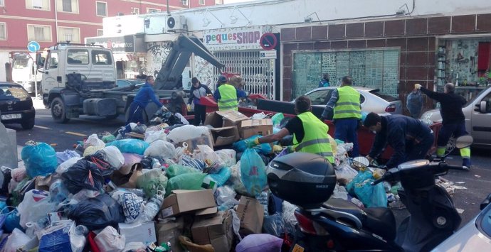Basura retirada por empresas privadas huelga limpieza basuras Limasa