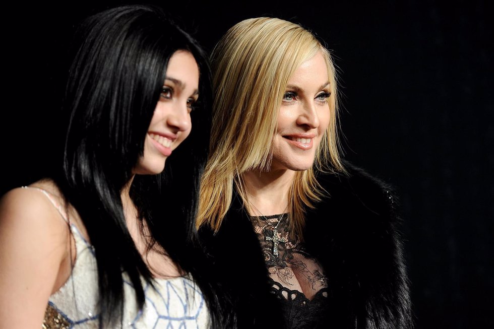 Madonna utiliza a su hija Lourdes para saber de su otro hijo Rocco