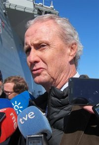 Morenés cree que Colau pecó de falta de educación y que el ex JEMAD se retrata al apoyarla