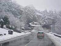 Cerrados cinco puertos y cadenas en ocho carreteras
