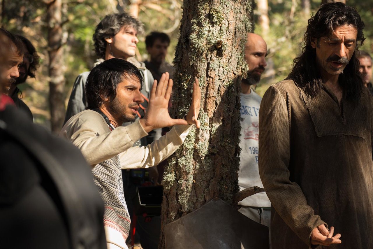 El director de 'El Ministerio del Tiempo', durante el rodaje de la serie.