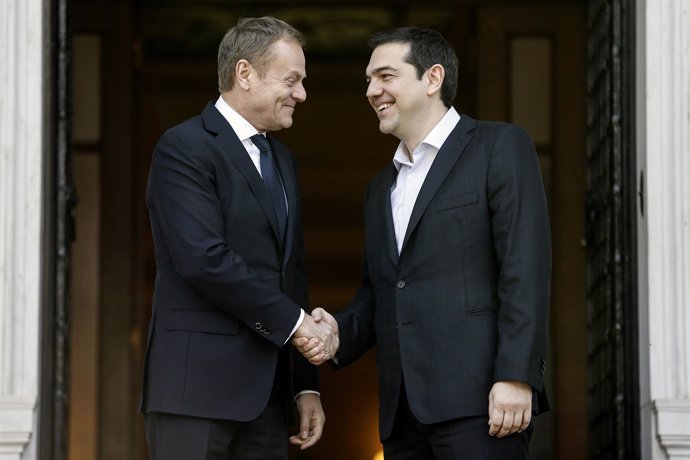 Tsipras recibe en Atenas al presidente del Consejo Europeo, Donald Tusk