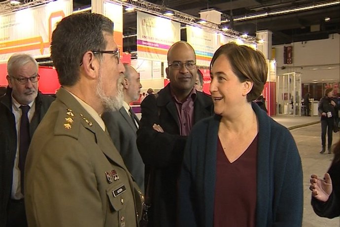 Ada Colau no quiere militares en el Salón de la Enseñanza