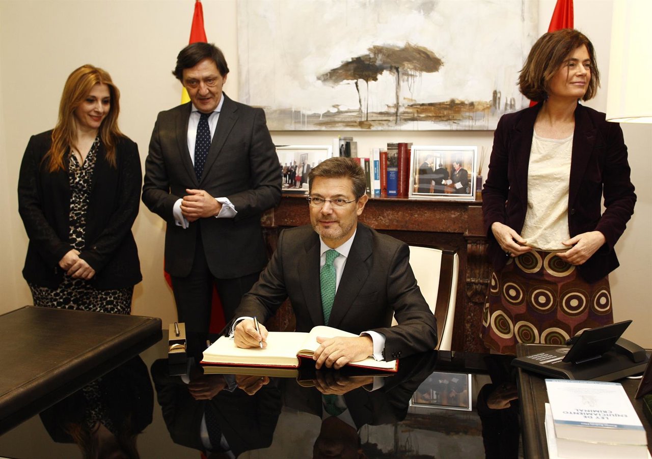 El ministro de Justicia, Rafael Catalá, visita la sede del Colegio de Procurador
