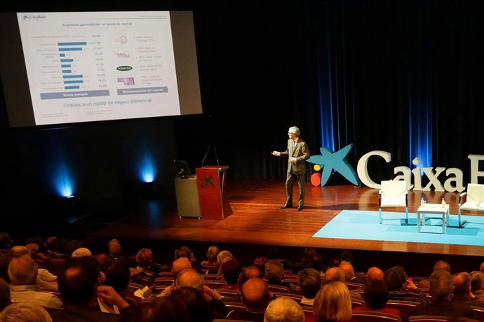 Acto de CaixaBank con accionistas en Barcelona