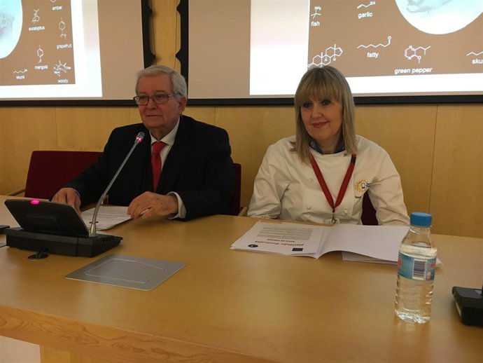 Alfredo P. González, director del Cenieh, e Isabel Álvarez, cocinera burgalesa