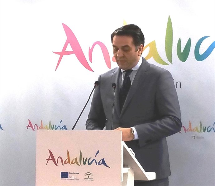 El consejero de Turismo y Deporte de la Junta, Francisco Javier Fernández