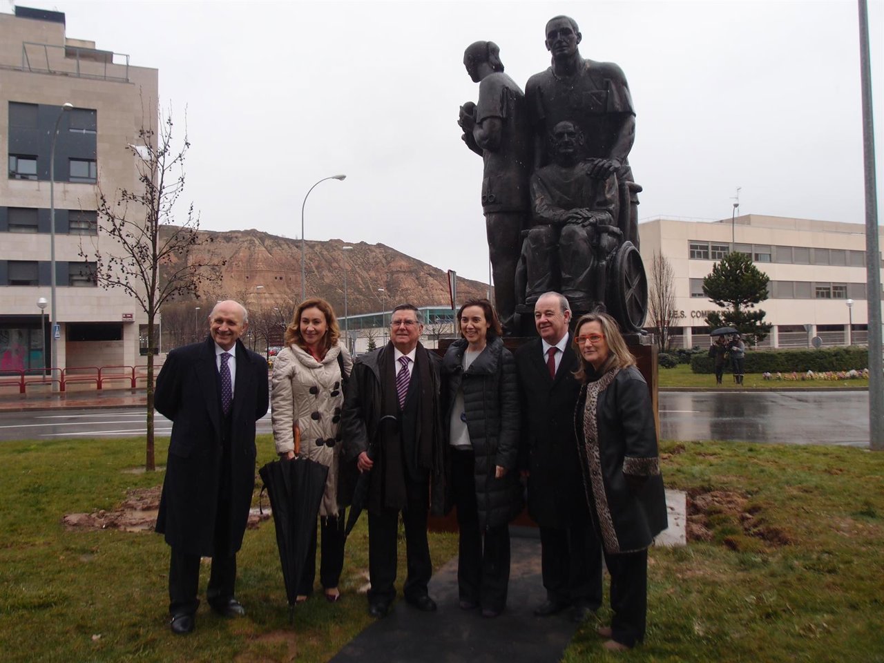 Inauguración escultura de enfermería en Logroño    