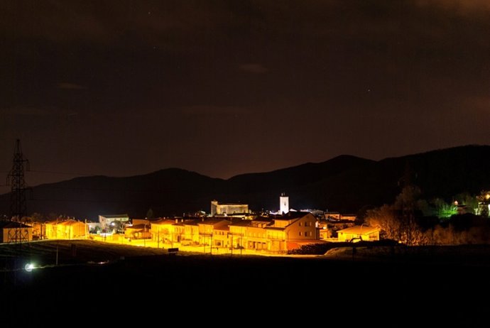 Iluminación nocturna en Santa Pau (Girona)
