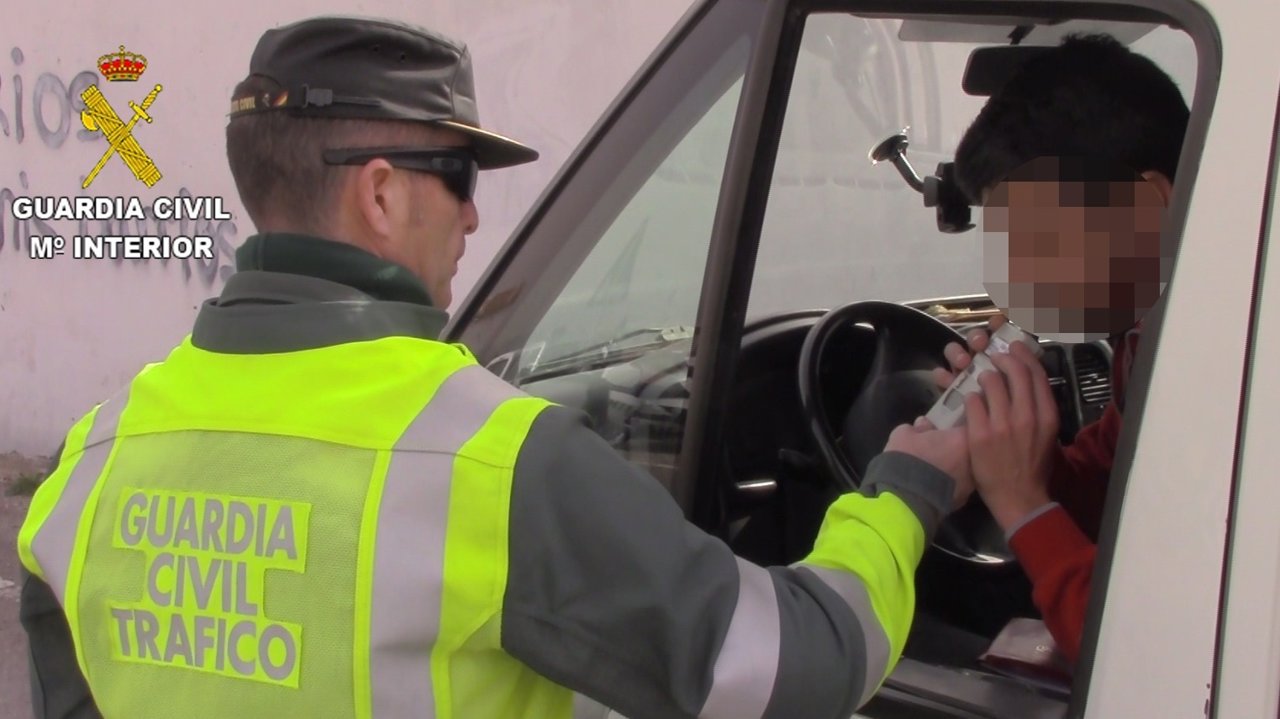 Remitiendo Dos Notas De Prensa