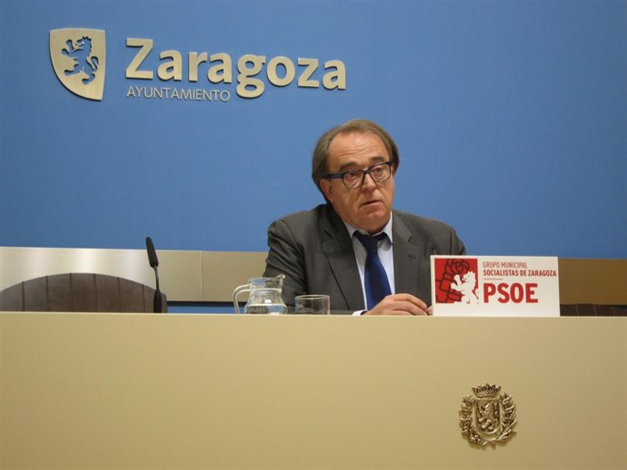 El portavoz del grupo municipal Socialista, Carlos Pérez Anadón