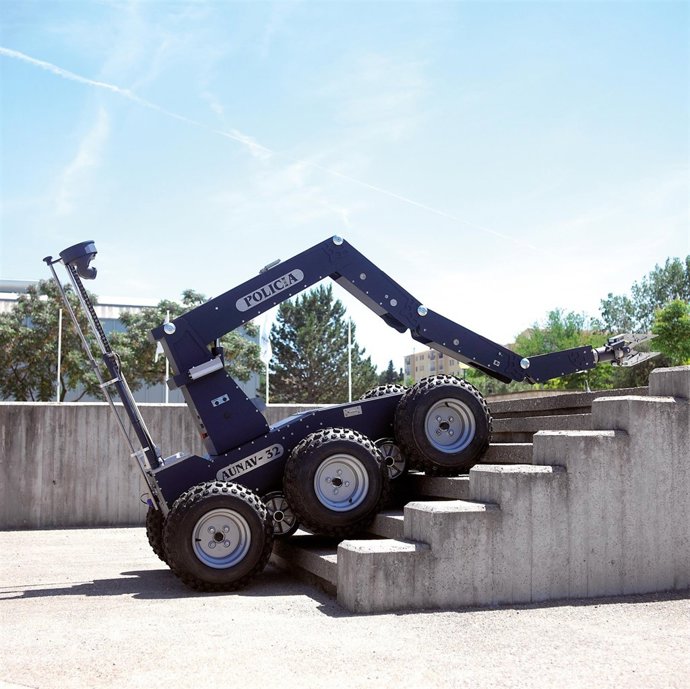 Robot aunav.EOD especializado en desactivación de explosivos