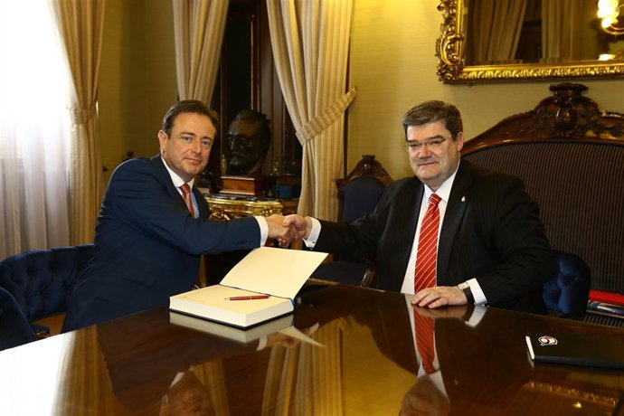 Aburto y el alcalde de Amberes