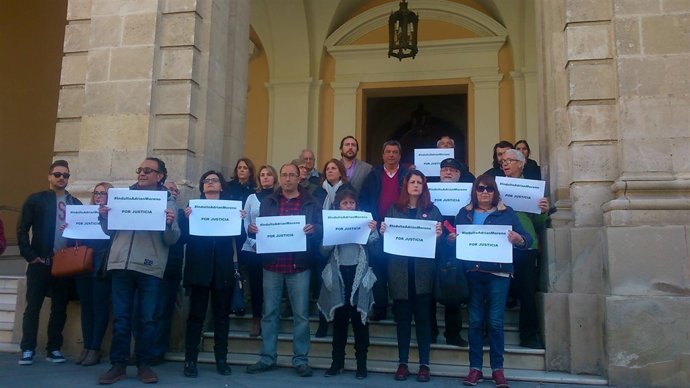 Concentración frente al Ayuntamiento.