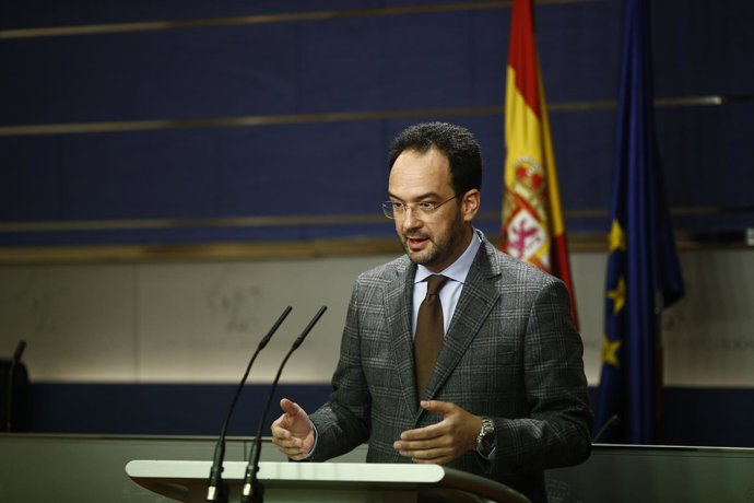 Rueda de prensa de Antonio Hernando en el Congreso
