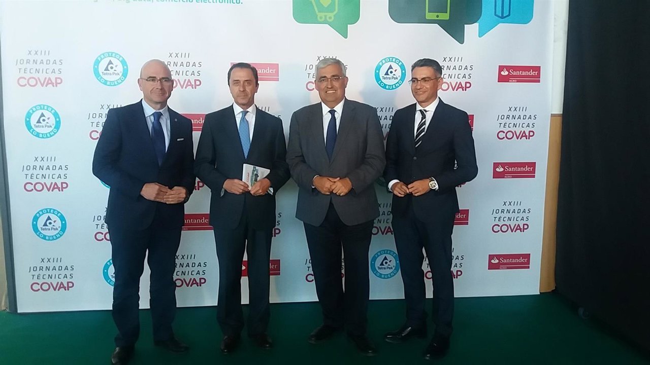 El presidente de Covap y Ramírez de Arellano (centro) en Pozoblanco