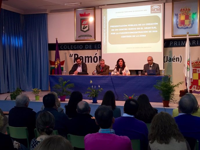 Presentación de la fusión de los colegios Ramón Calatayud y Peñamefécit.