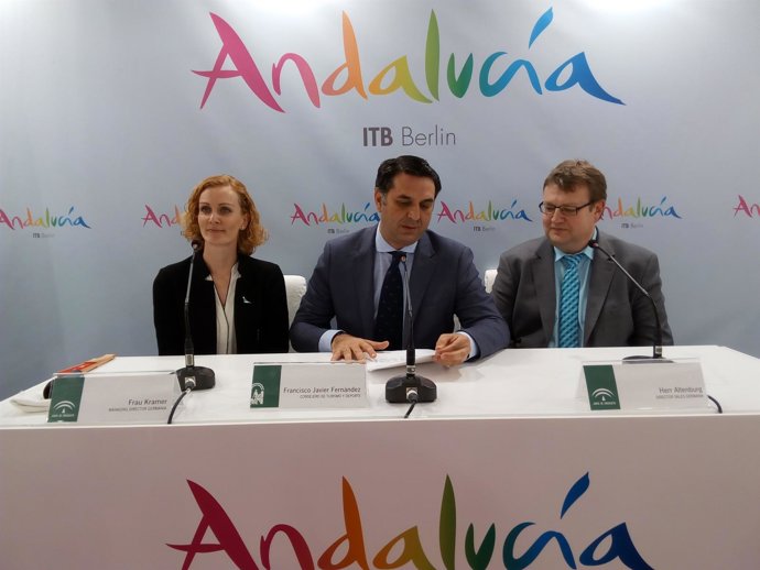 El consejero de Turismo de Andalucía, con Germania, en la ITB de Berlín