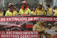 Un centenar de agentes exige el cobro de las extras y más medios en la lucha contra incendios  