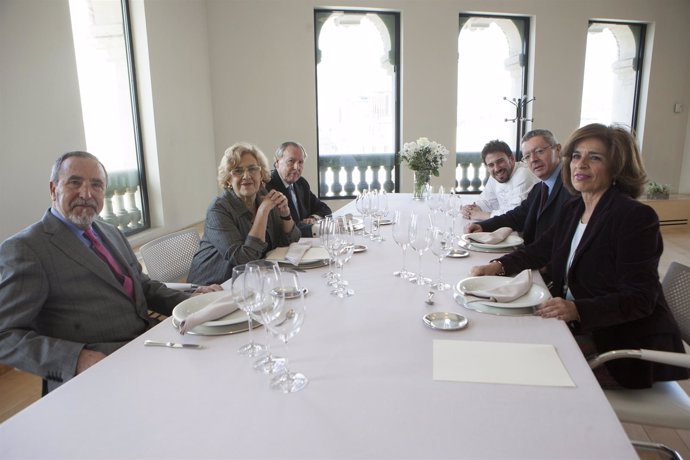 Alcaldesas Y Alcaldes De Madrid, Juntos En El Palacio De Cibeles