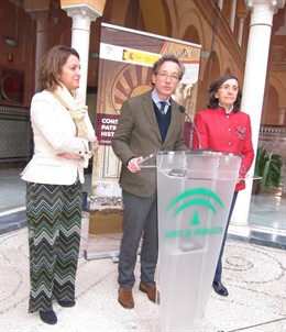 Lassalle (centro), entre Ambrosio y Aguilar