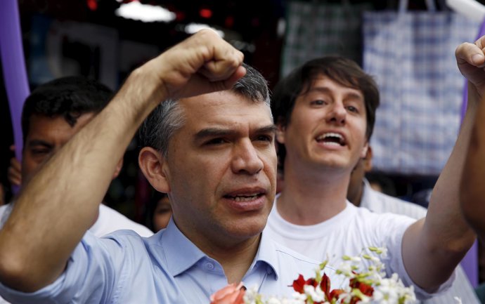 El candidato presidencial peruano Julio Guzmán
