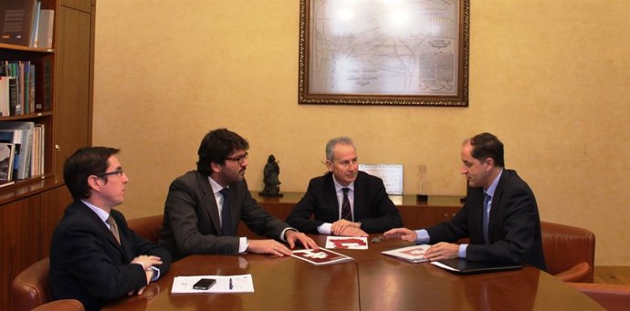 Reunión con la CHS para cooperar en la señaliza ción el Camino de la Cruz 