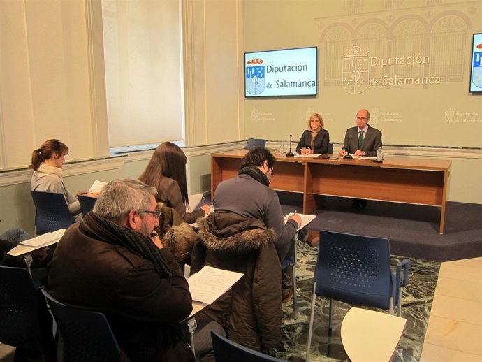 El presidente de la Diputación y la delegada de Economía presentan el Plan