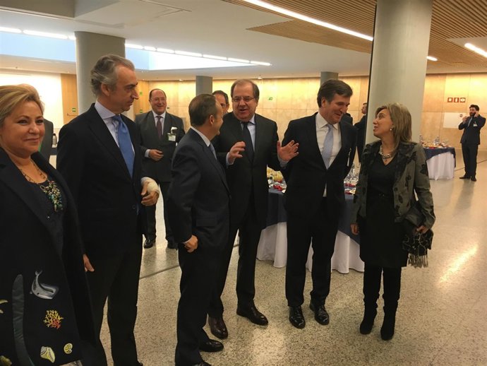 Autoridades en la apertura de la  Asamblea de Empresa Familiar