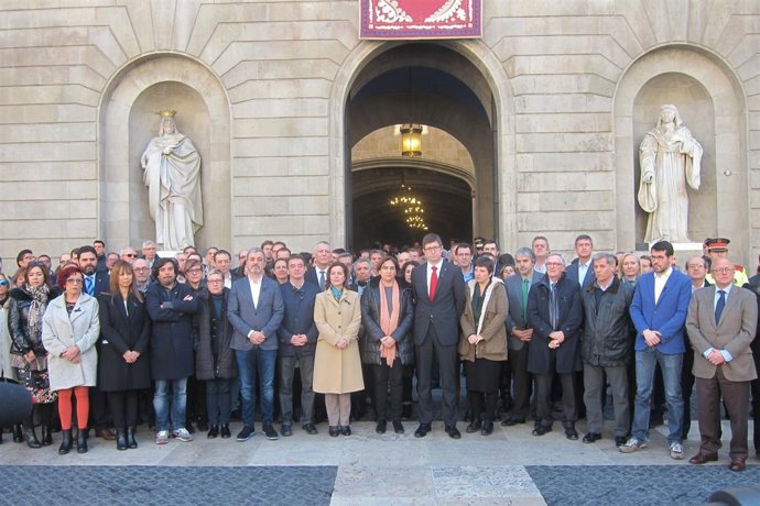 Barcelona recuerda a las víctimas del terrorismo con un minuto de silencio