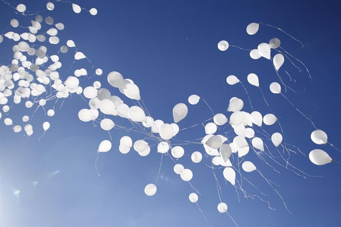 Suelta de globos en el Bosque de los ausentes por el 11M