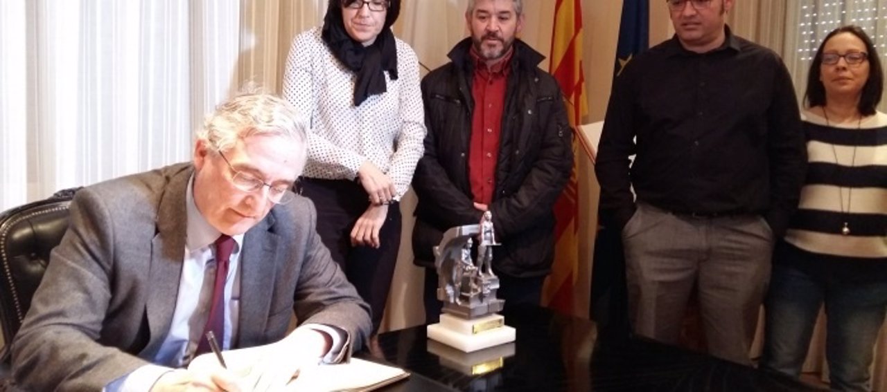 El consejero Olona visita el Ayuntamiento de Andorra (Teruel)