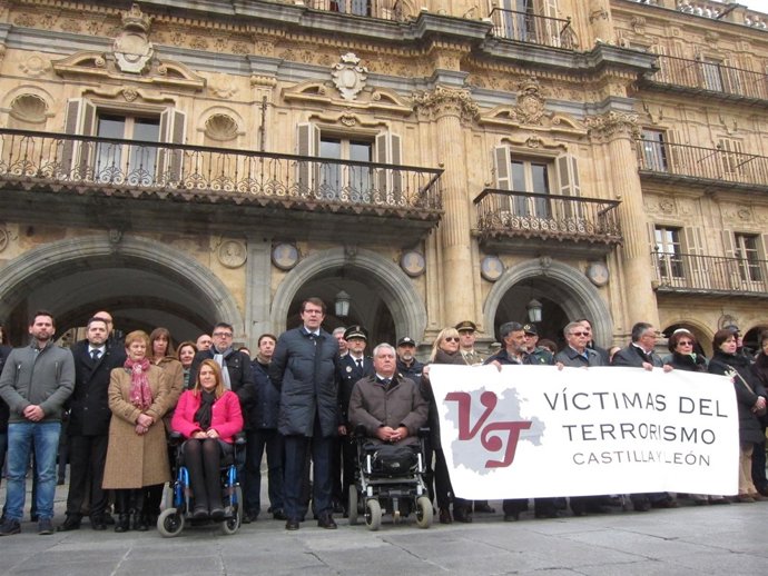 Concentración en recuerdo de las víctimas del terrorismo en Salamanca.