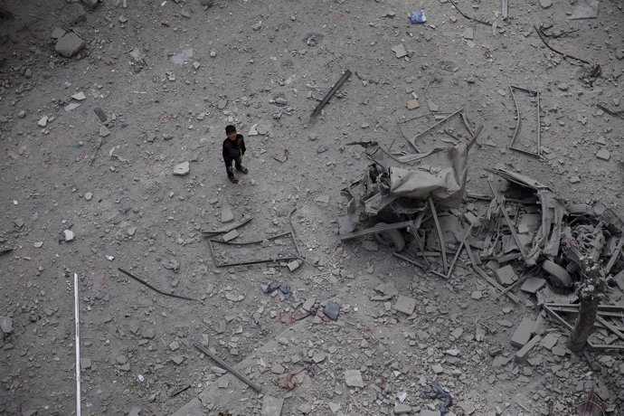 Restos de un bombardeo del Gobierno sirio en Duma, Damasco