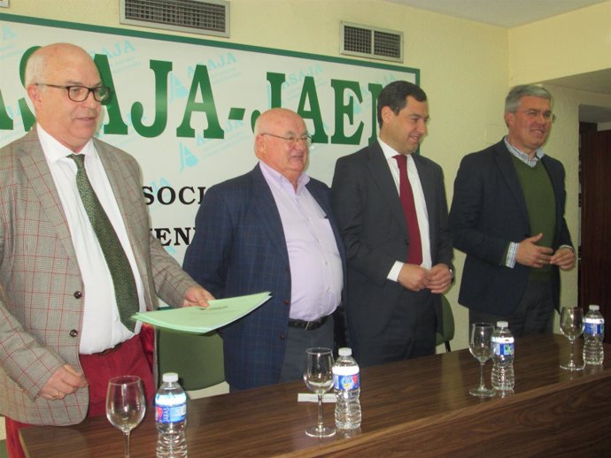Juanma Moreno con responsables de Asaja-Jaén