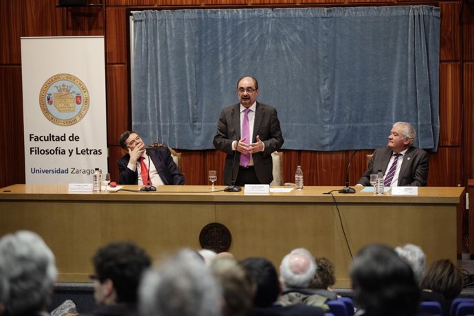 Lambán, en la conmemoración del 75 aniversario de la sede de Filosofía y Letras