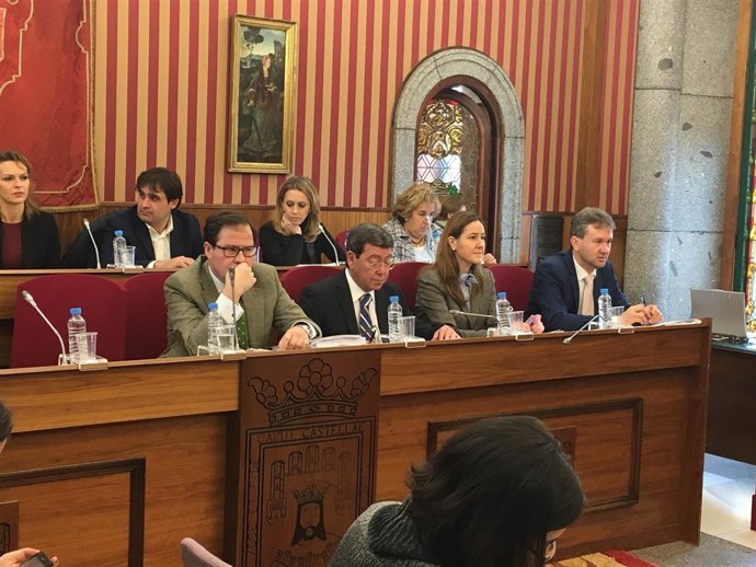 Salvador de Foronda, los concejales del PP César Rico y Gema Conde y Lacalle