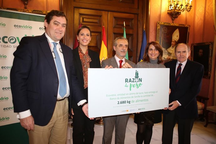 Entrega de comida al Banco de Alimentos