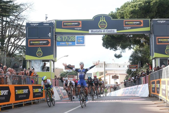 El colombiano Gaviria gana la tercera etapa de la Tirreno-Adriático