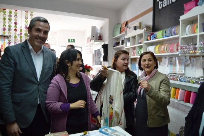 Francisca Montiel en una visita en Mijas 