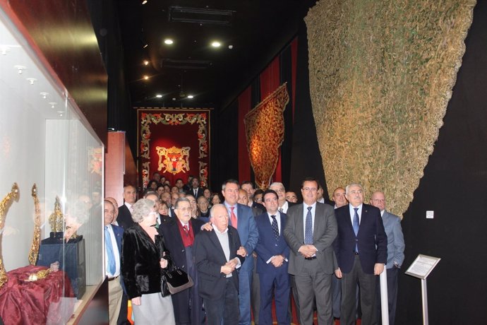 Espadas inaugura la muestra 'ArteCofrade. Hecho en Sevilla'