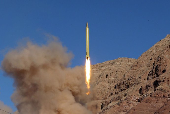 Misil balístico disparado por Irán durante una prueba