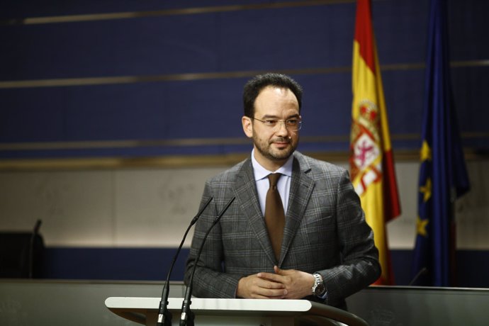 Rueda de prensa de Antonio Hernando en el Congreso