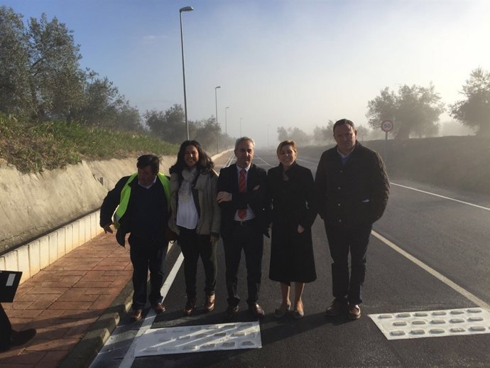 Carretera de acceso al cementerio de Montoro