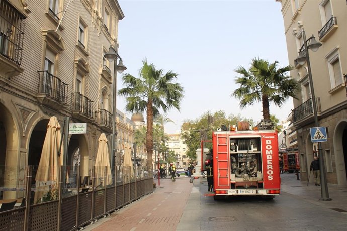 Actuación de los bomberos en Huelva capital. 