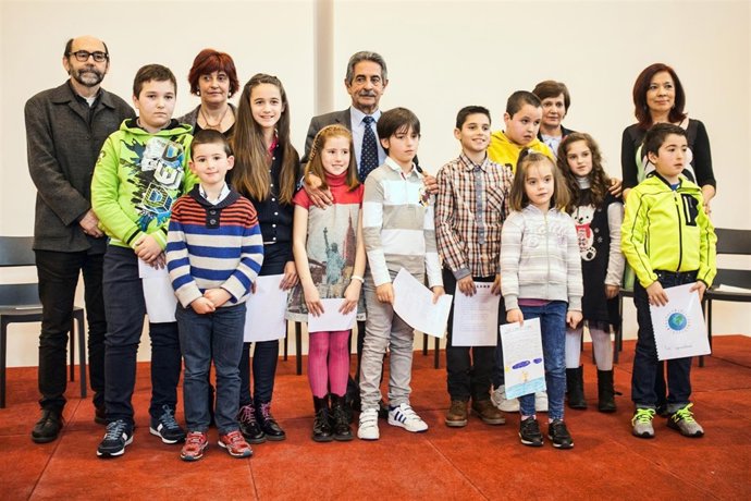 Entrega de premios del certamen para escolares del PRC sobre igualdad