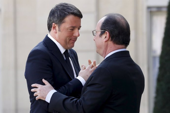 El lider socialdemócrata italiano, Matteo Renzi, y francés, François Hollande