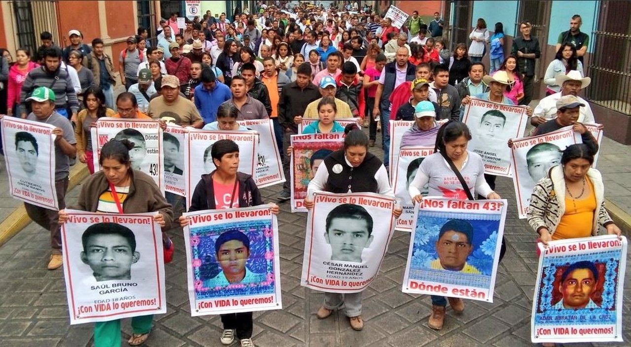 Protesta por los 43 desaparecidos en Oaxaca