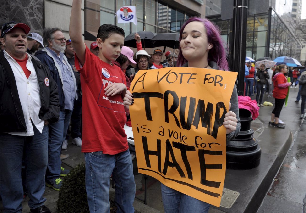 Manifestante contra Trump en Kansas City