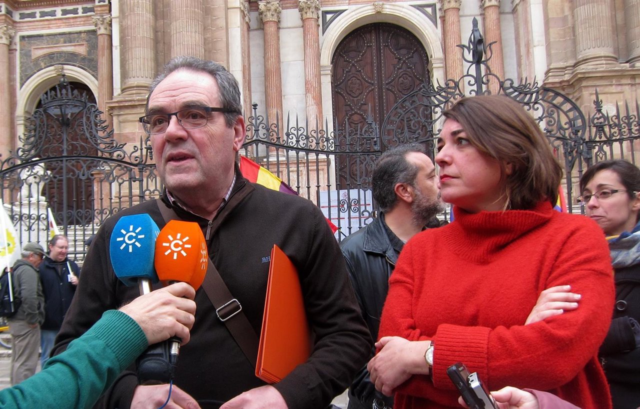 Máximo de Santos,portavoz Málaga Republicana, y Elena Cortés 'Desbandá' Málaga